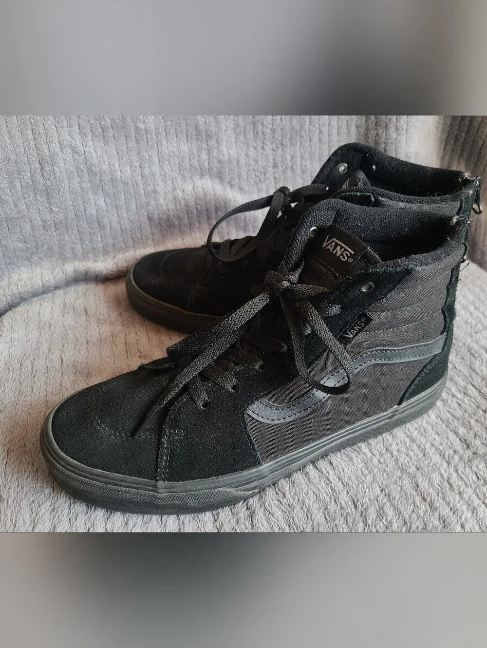 Youth size 6.5 blackout Sk8-Hi reissue zipper back high top sneakers shoes NICE